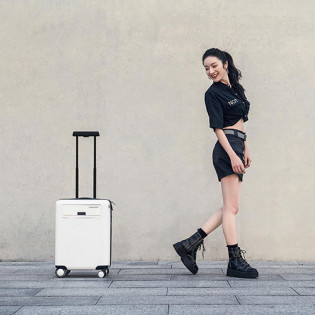 COWAROBOT 20inch AI Driverless Suitcase White